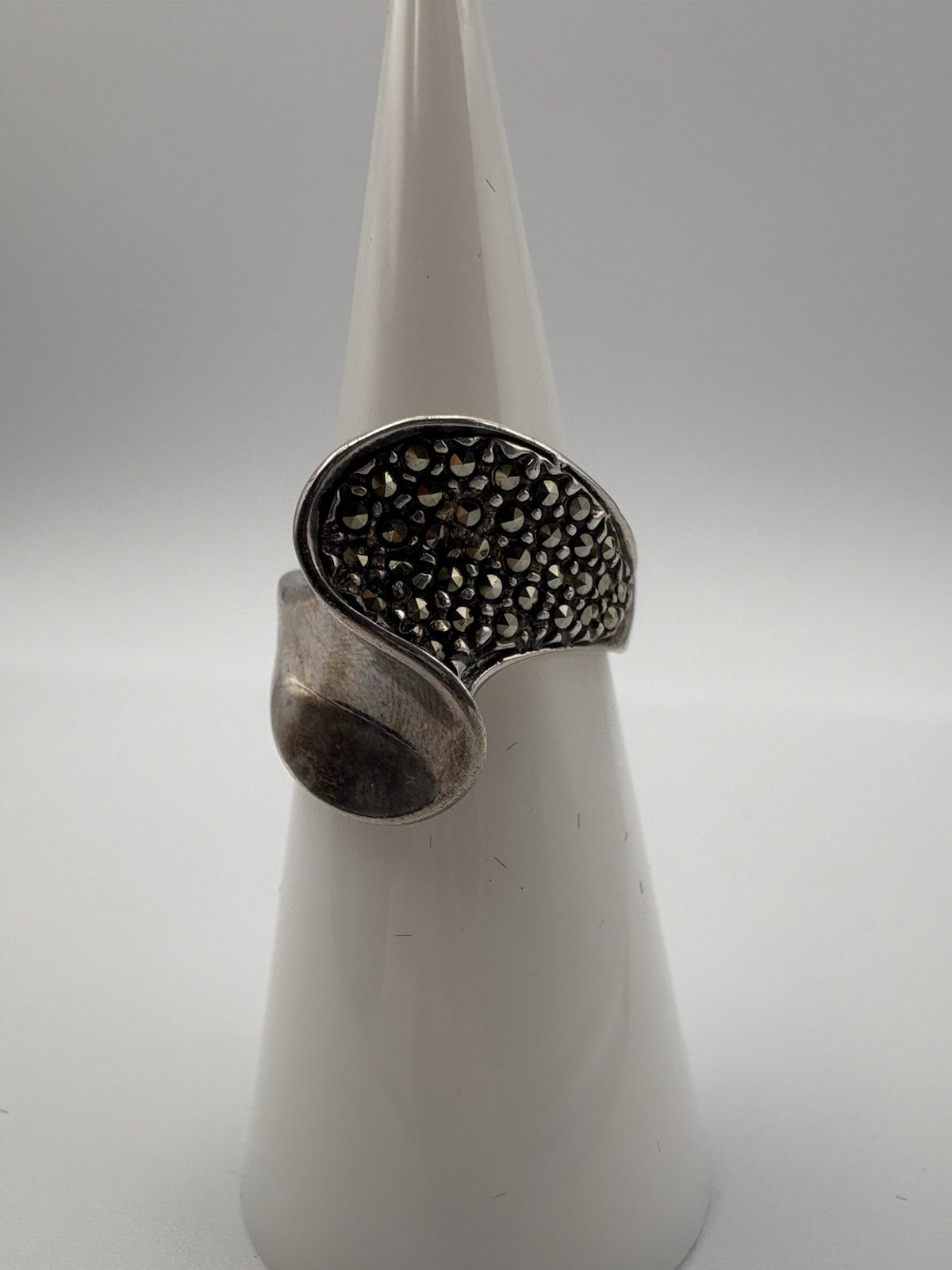 Vintage 925 Sterling Silver Gunmetal Wave Fashion Ring Size 5.5