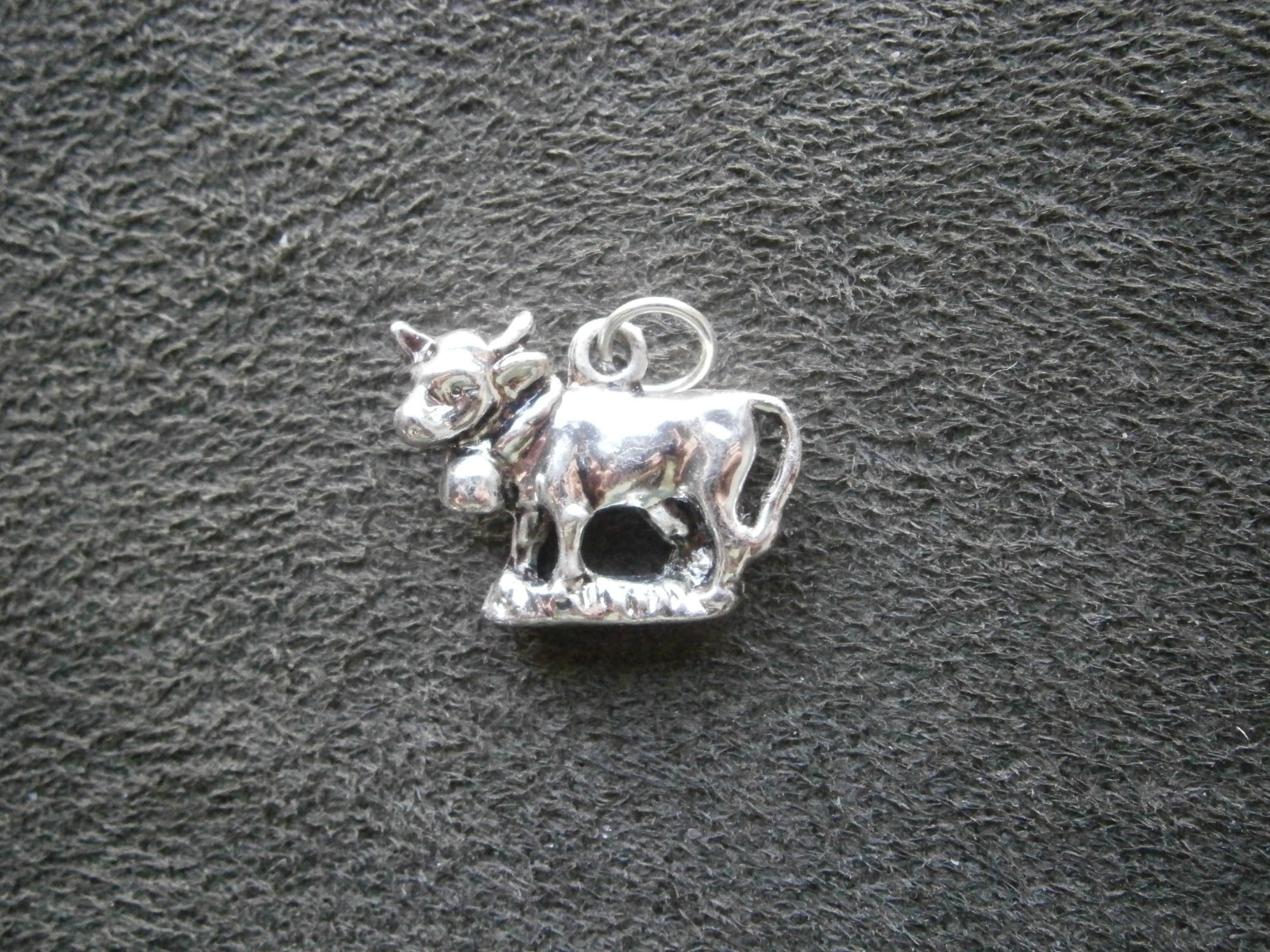 Dairy Cow with Bell Collar Vintage Shiny Silvertone Bracelet Charm Pendant 3.0g