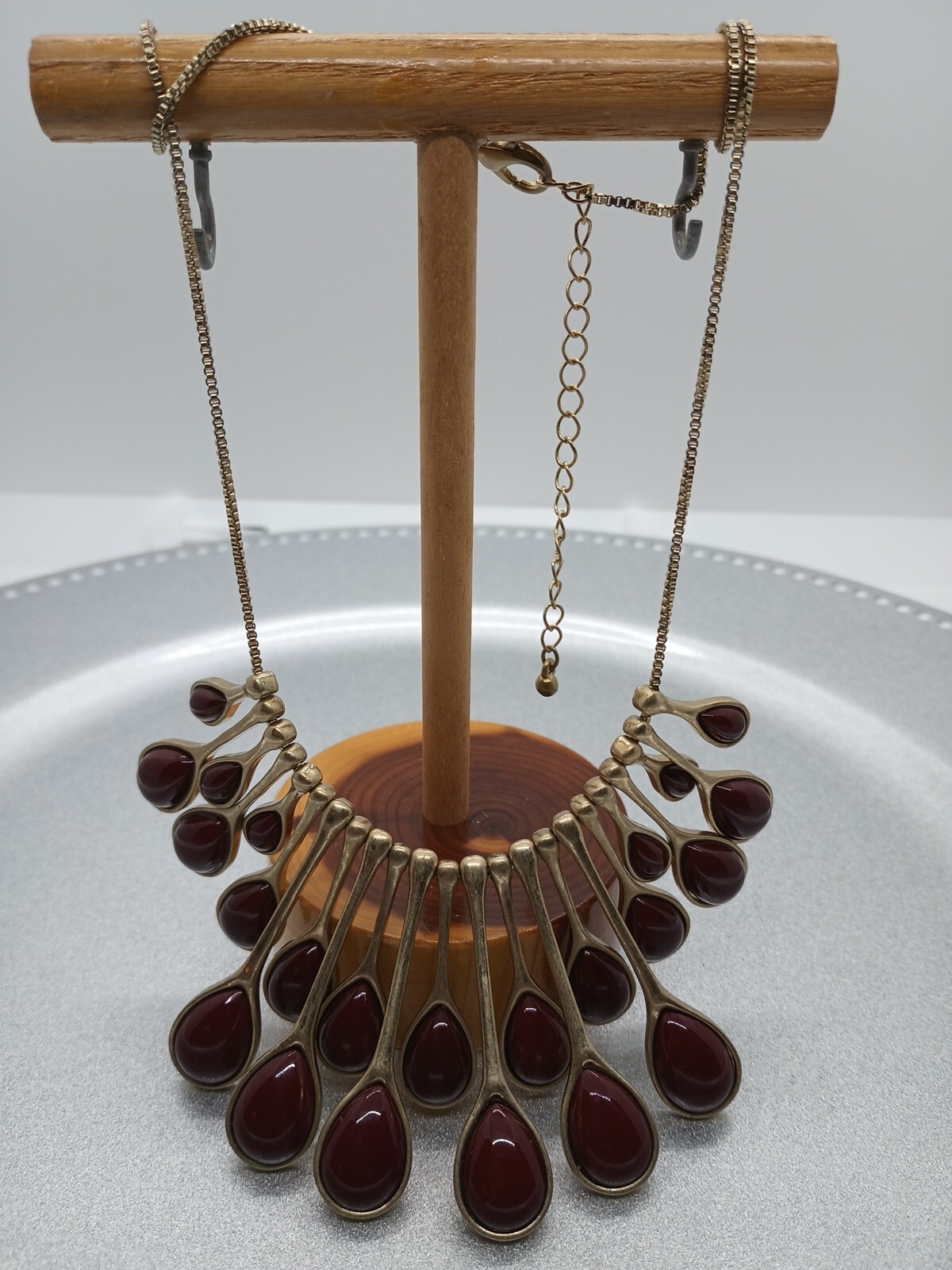 Vintage Style Goldtone Maroon Teardrop Necklace W/Box Chain 16 In W/3 In Extend