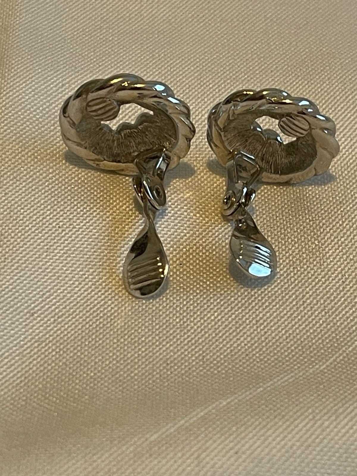 Vintage Monet Silver Tone Knotted Rope Clip-on Earrings Round Wreath