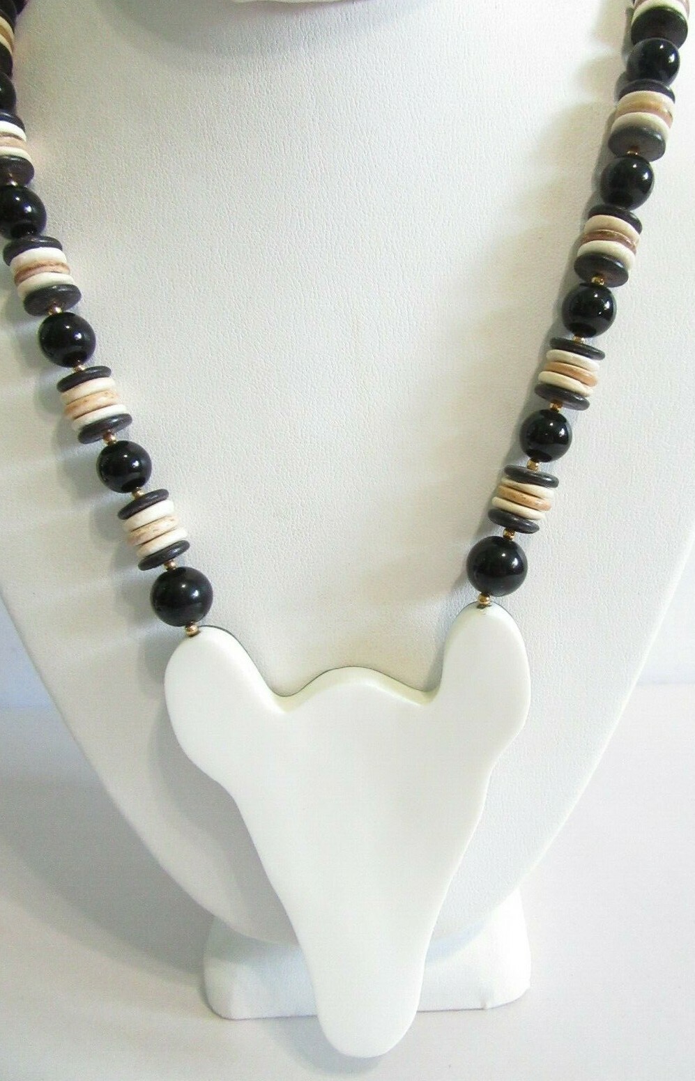 VINTAGE ZEBRA PENDANT NECKLACE WOOD ENCASED LUCITE CERAMIC PLASTIC BEADS LARGE