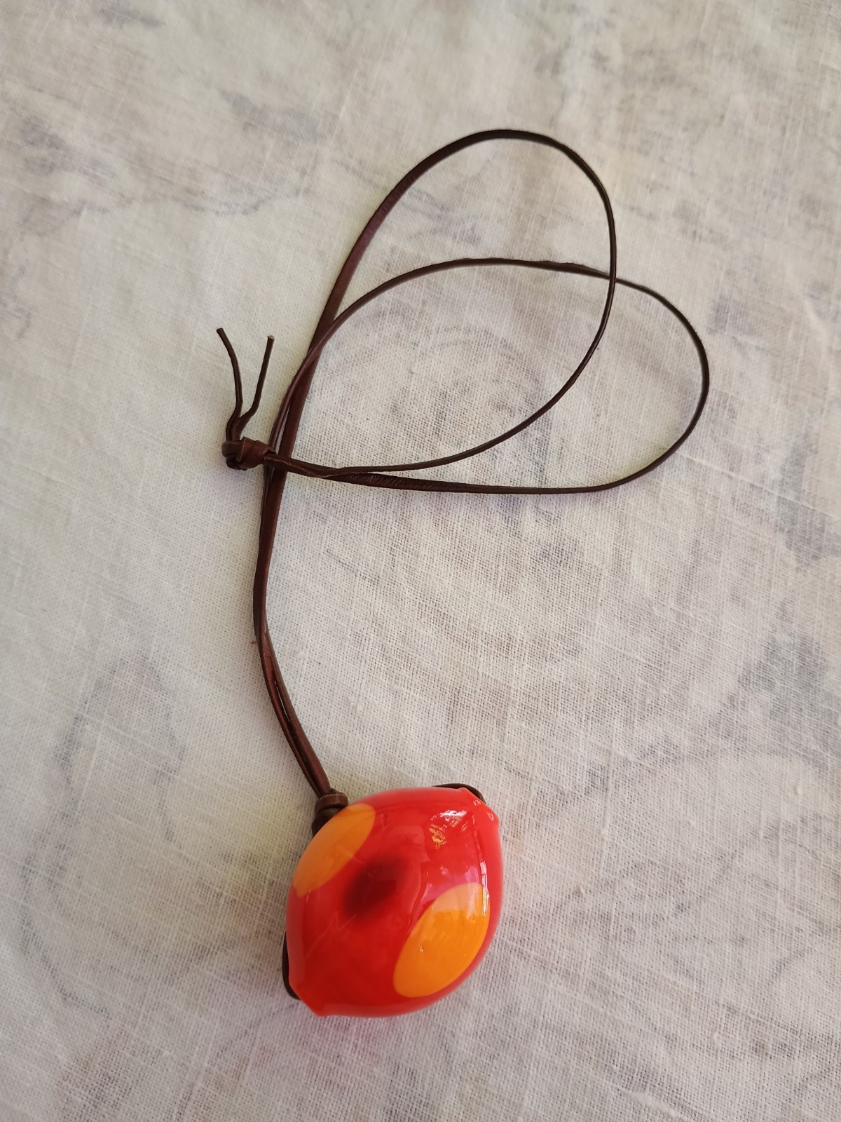 Leather Cord Pendant Necklace Sculptural Art Glass Red Orange 27″ Shell Vintage