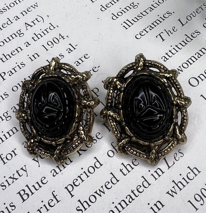 Vintage Oval Clip On Earrings Scarab & Brass Tone 60s Egyptian Revival Jewels 🖤