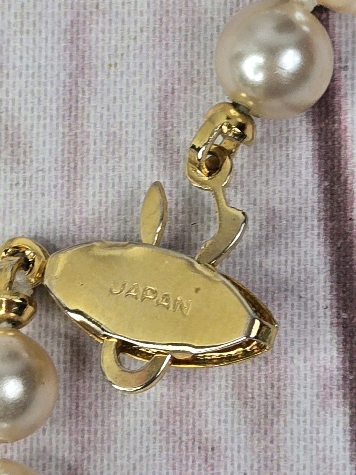 Vtg Faux Knotted Pearl Necklace Fish Hook Clasp Japan 18″ Red Oriental Pouch