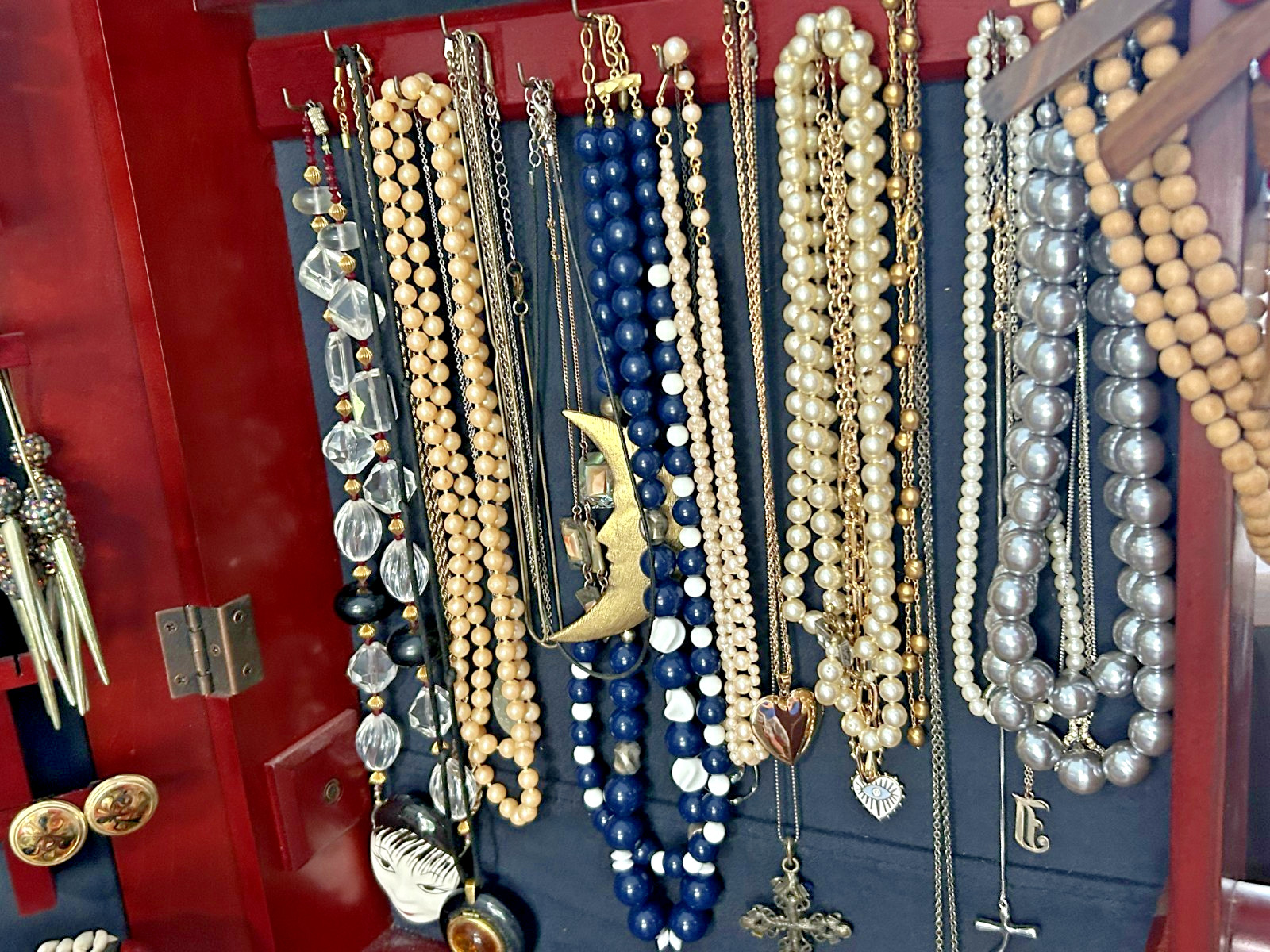 Lot Costume Fashion Jewelry Vintage-Current Necklaces Bracelets Earrings etc.