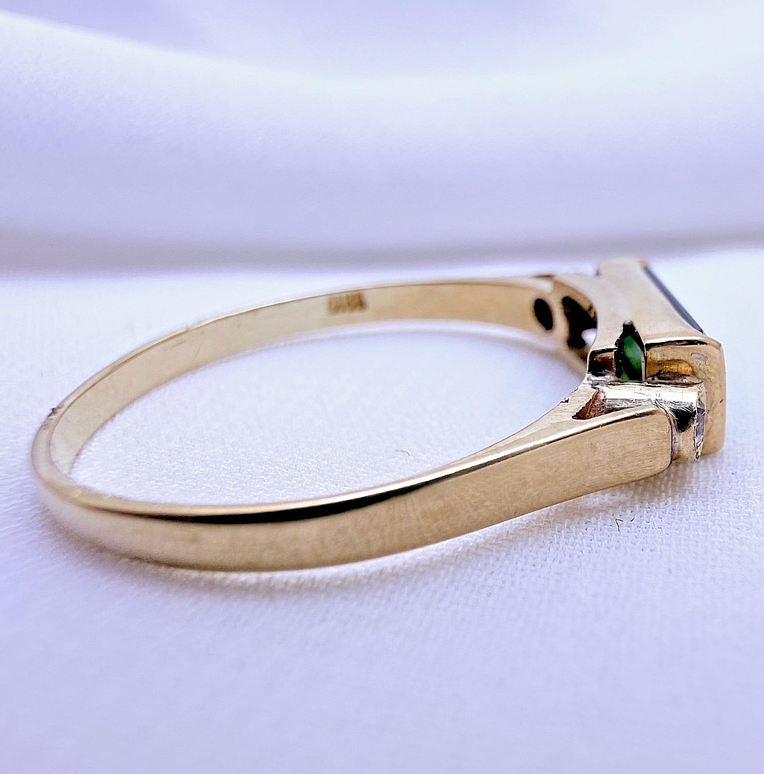 Vintage 18ct Gold Green Tourmaline & Diamond Ring Natural Hallmarked Size 7.5
