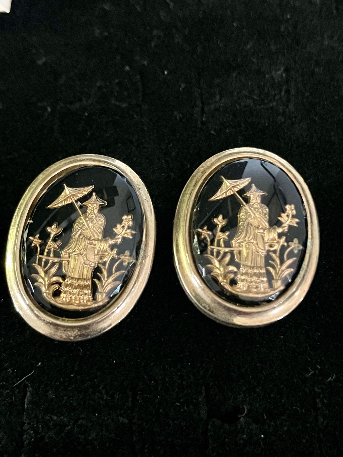 Vintage Reverse Painted Asian Man Umbrella Cufflinks Gold Tone Chinoiserie Glass
