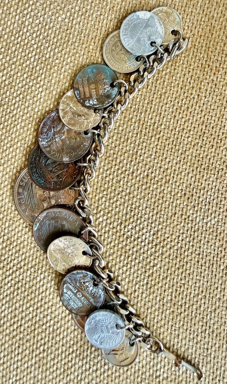 1 Vintage Foreign Coin Charm Bracelet With 15 Vintage Coins
