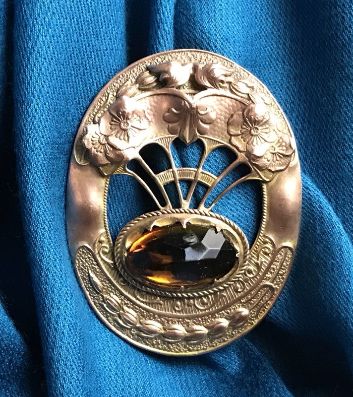 VTG Jewelry Brass/Metal Brooch W/ Amber Faceted Stone-Raised Detail On Metal