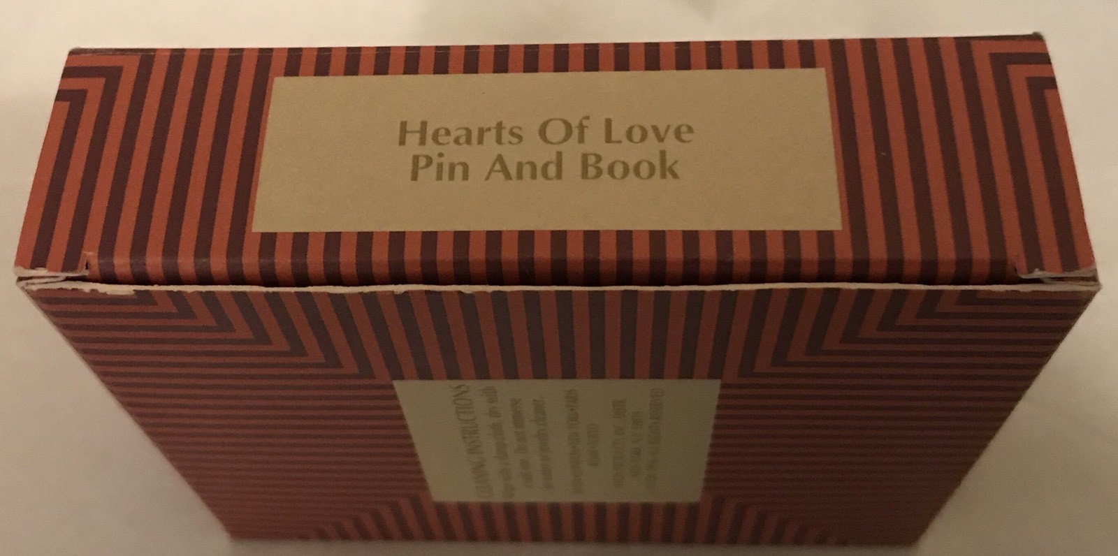 1996 Avon Hearts Of Love Pink Flower Pin And Book Set In Original Box