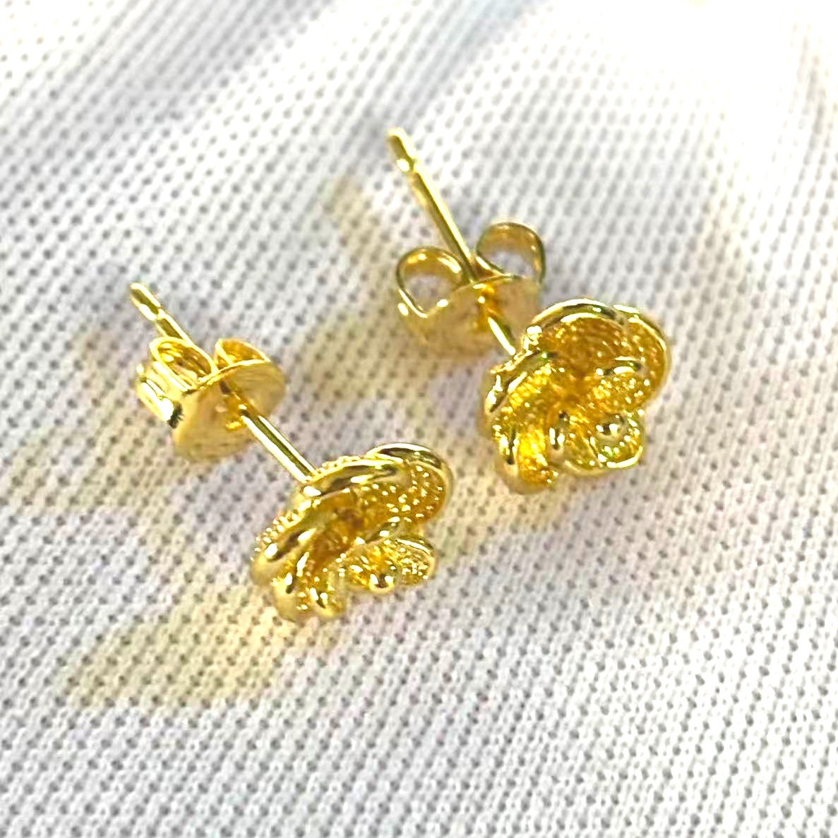 VTG Flower Gold-plated? (NOT SURE) Gold Tone Stud Earrings marked ‘999’, 8×8 mm