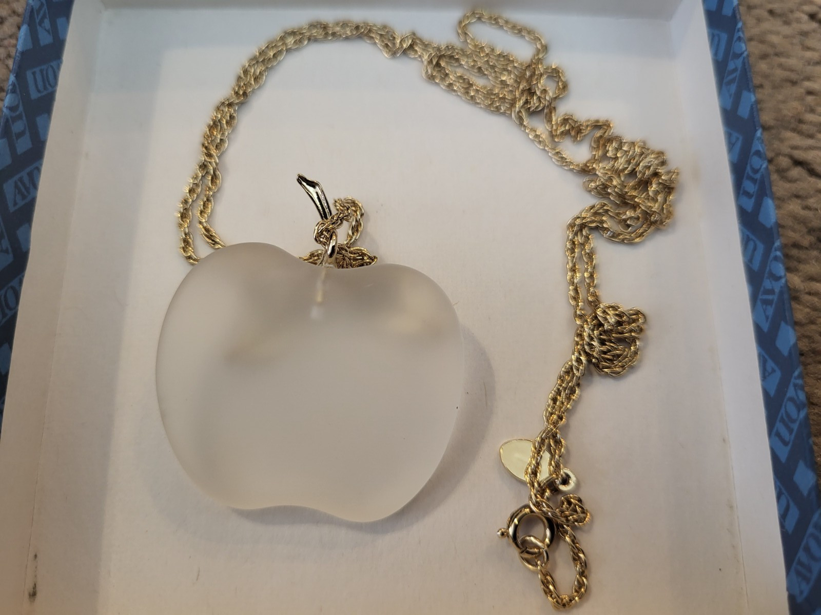 Vintage Avon Frosted Lead Crystal Apple Pendant Necklace 1978 in Box