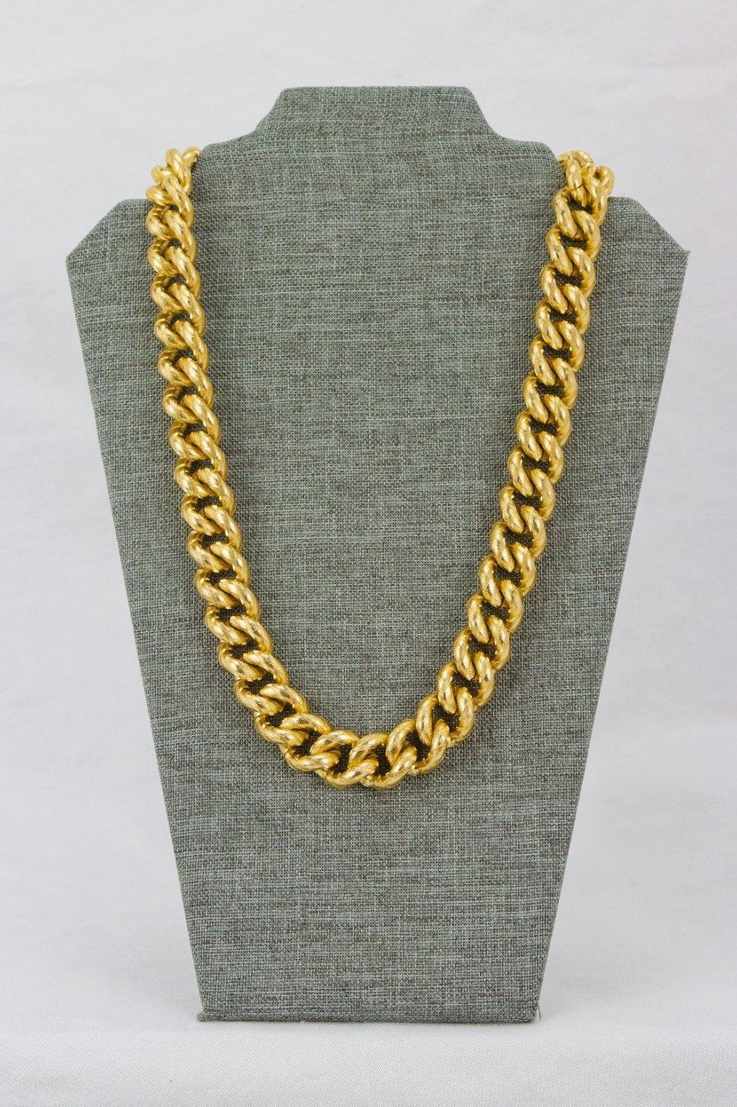 Anne Klein Large Gauge Gold Tone Necklace, Signed, Toggle Closure, 132gr