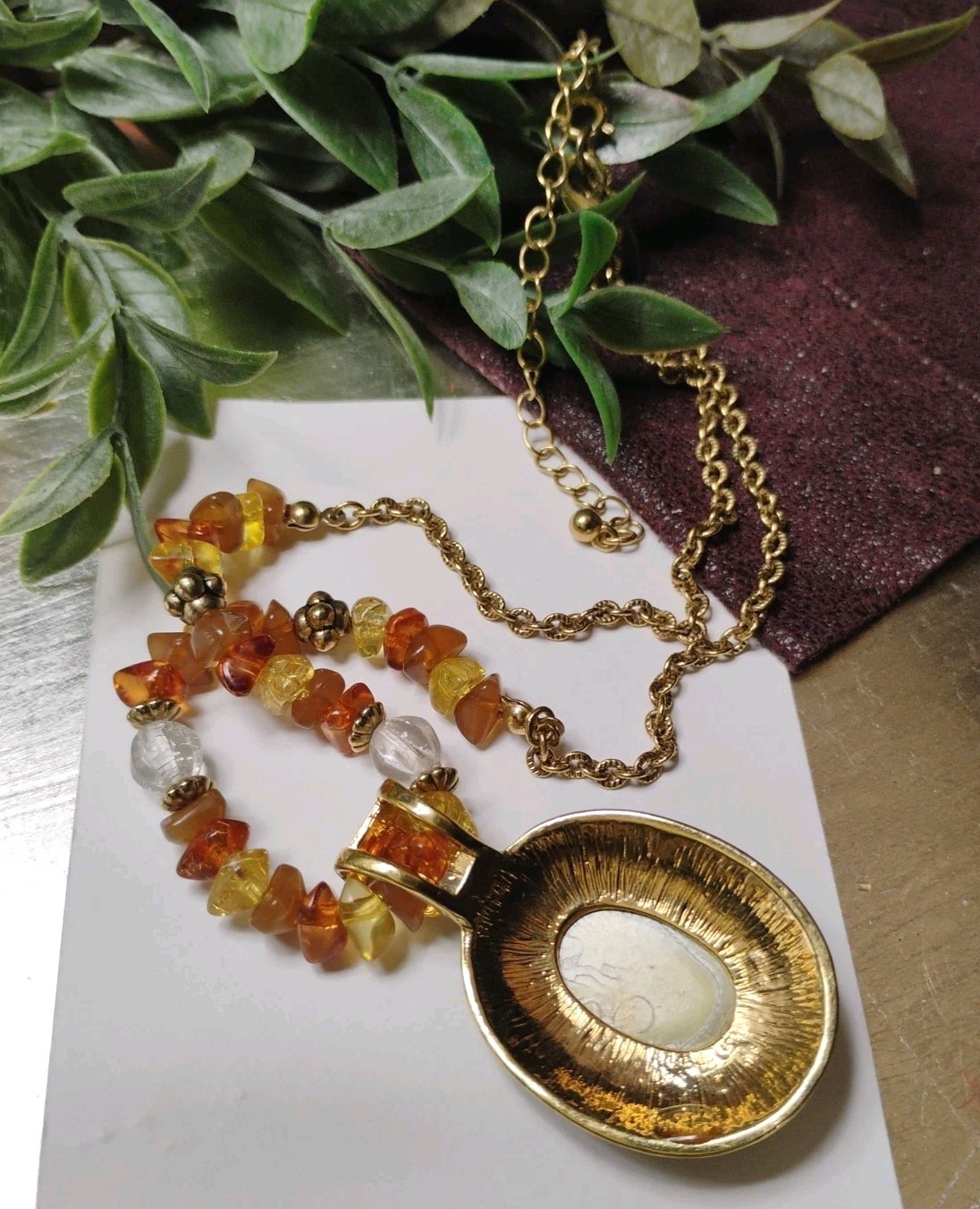 Vtg AVON Gold Plated Amber Toned Beads and Faceted Gem Pendant 16″+ Necklace!