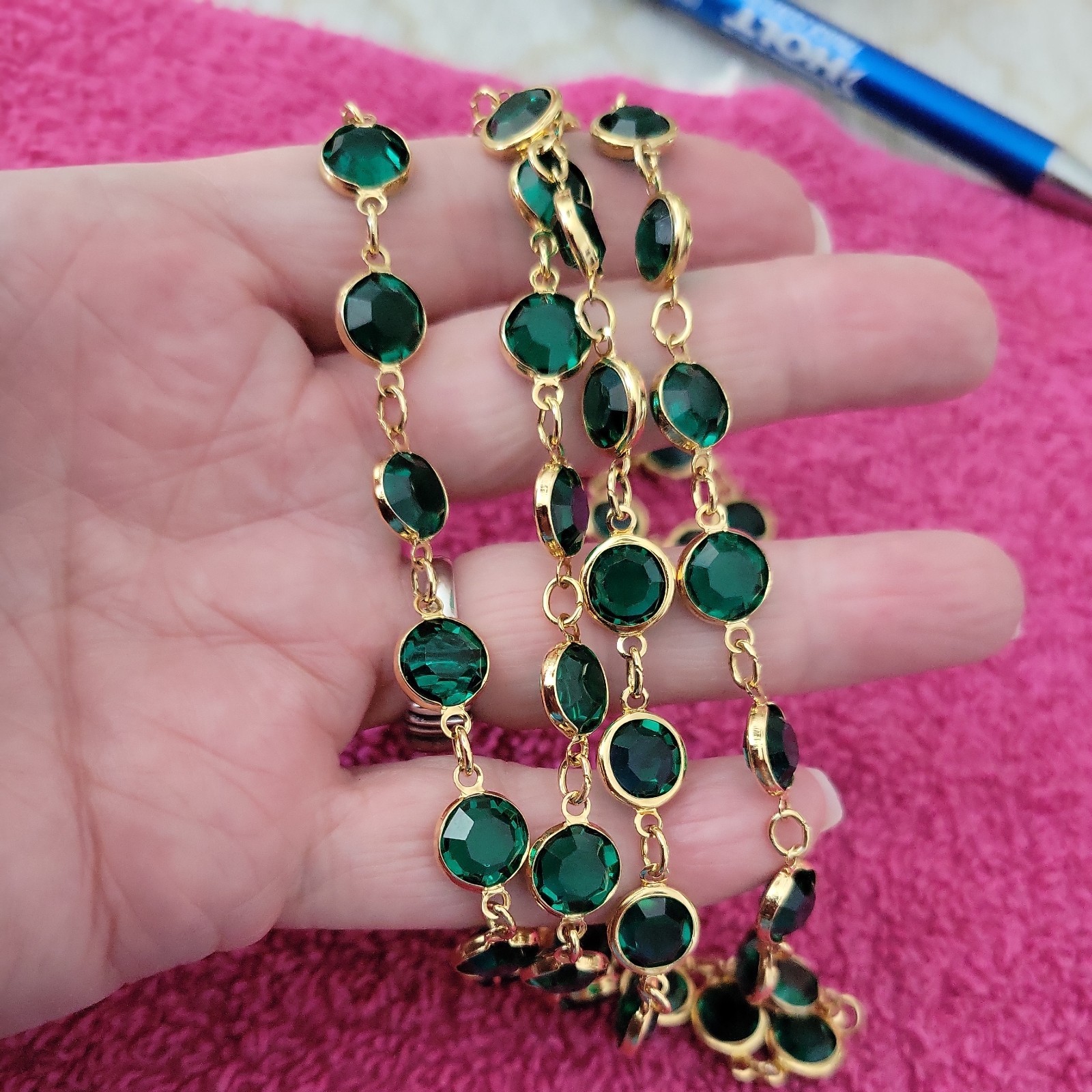 STUNNING, VINTAGE AUSTRIAN USA GREEN CRYSTAL NECKLACE