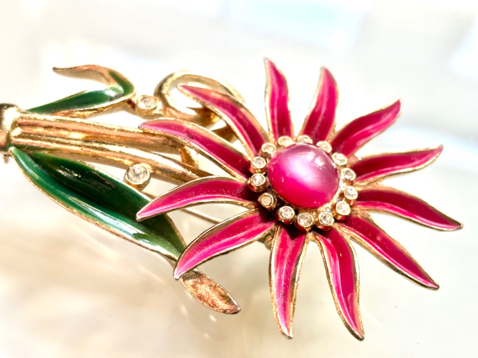 VINTAGE SIGNED CORO RHINESTONE FLOWER BROOCH,MOON GLOW CAB,GILT,STATEMENT PIECE