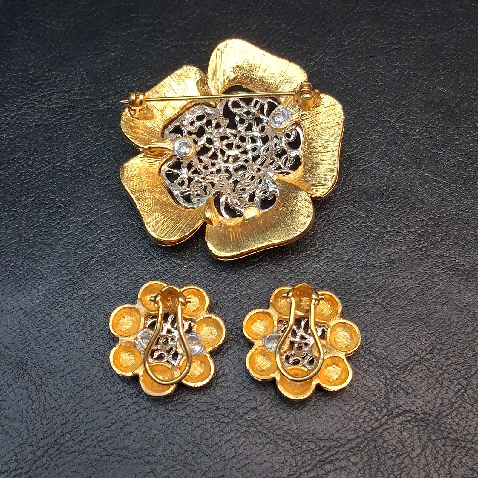 Vintage Two Tones Filigree Flower Brooch And Clip Earrings Set Gold Tone. 18.139
