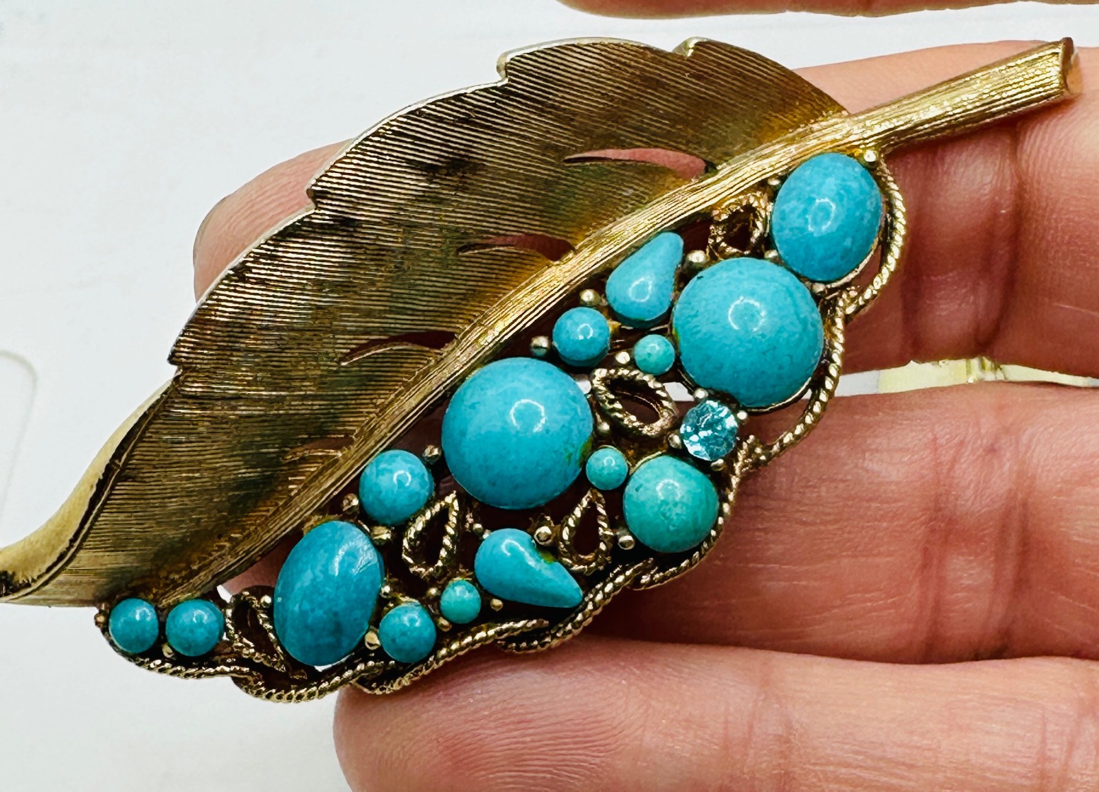 Lot 5 Gold Tone Leaf Brooches – Coro, Gerry’s & Unsigned Capri EUC