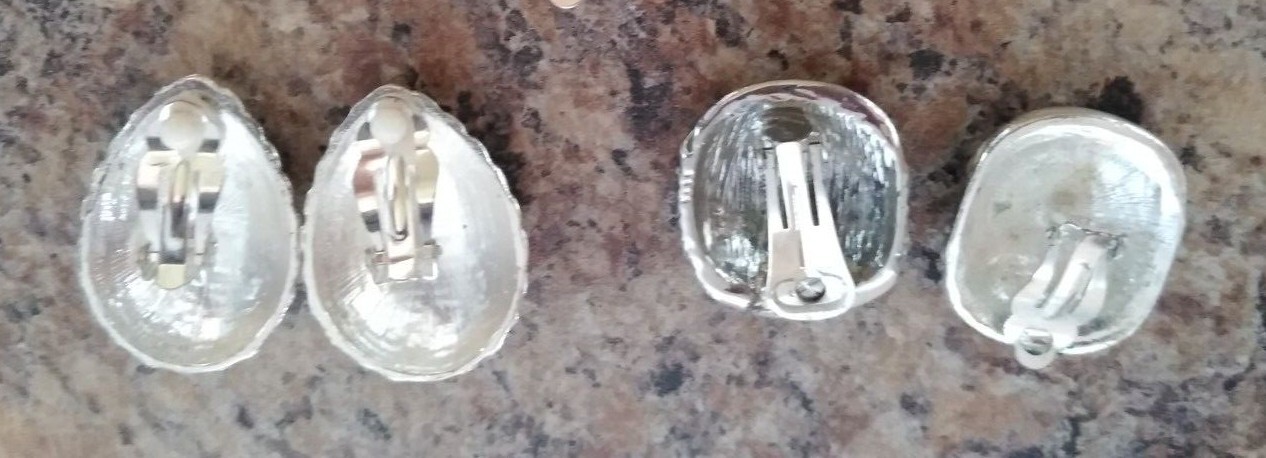 Vintage 1980’s Retro Silver Tone Clip On 1.5″ Earrings~~Lot of 2 Pair