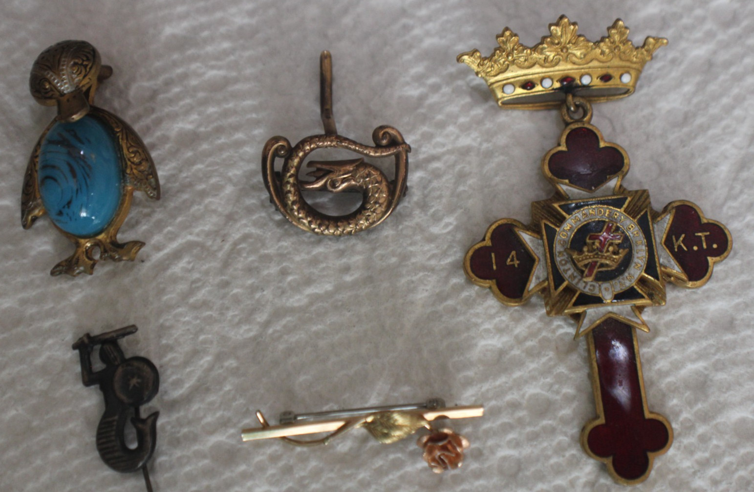 19 Antique/Vintage Different Styles Pin Brooches Lot