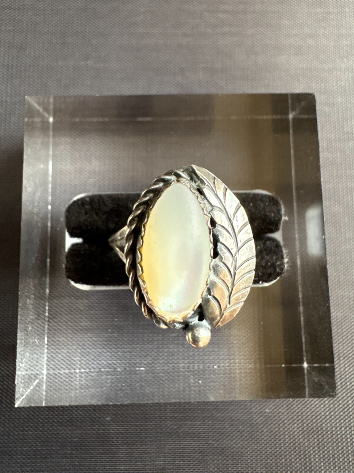 Vintage Silver Southwestern Nacre Ring Handmade Leaf Design Size 4.25 US