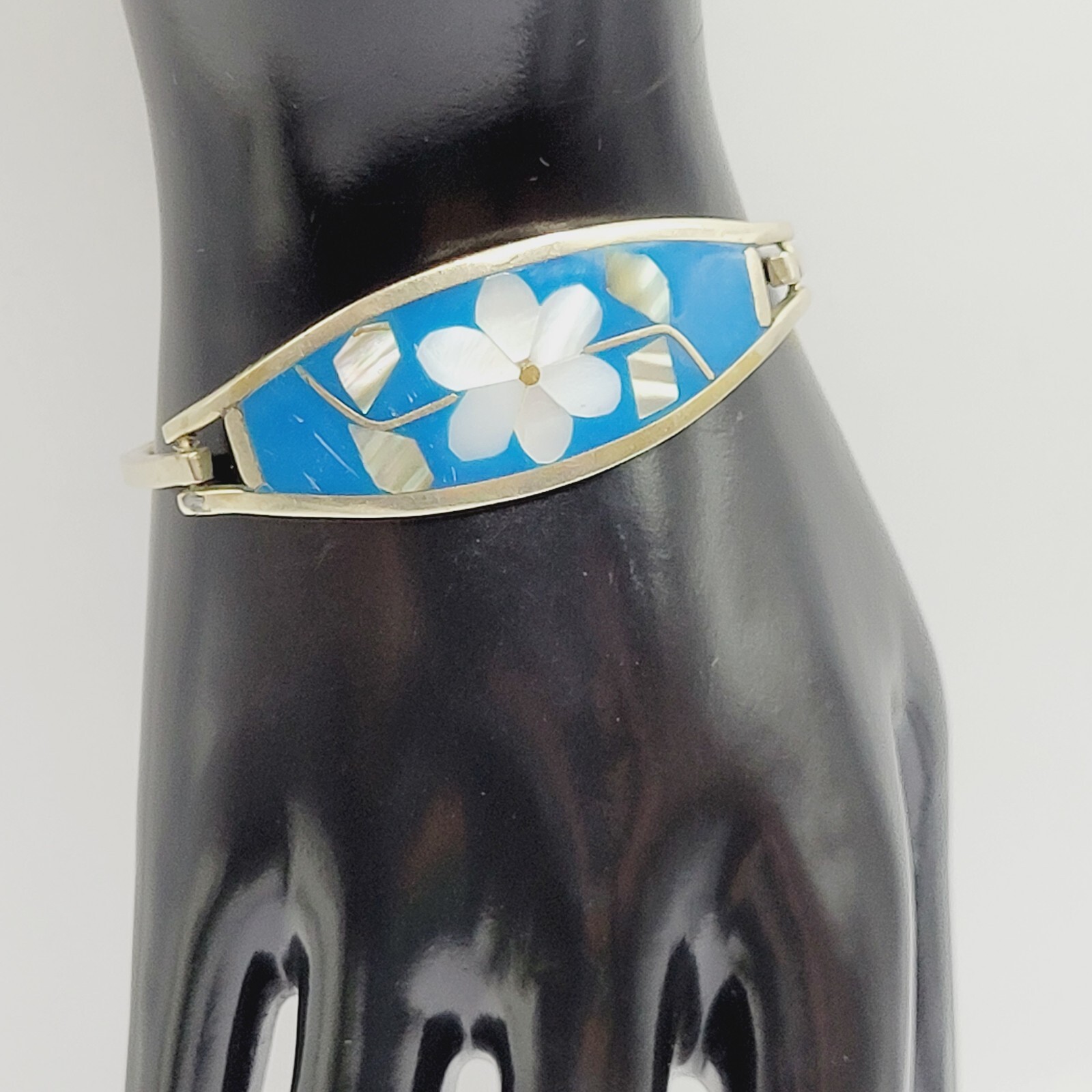 Inlaid MOP Abalone Shell Alpaca Mexico Silver Tone Vintage 1980s Hinged Bracelet