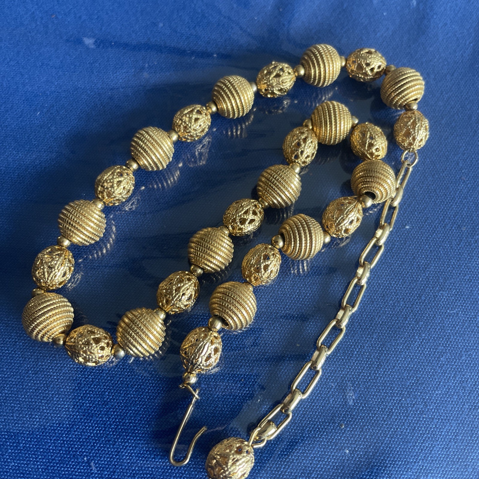 Classic Vintage GoldTone Ribbed & Filigree Round Beaded 13-17″Necklace FX16