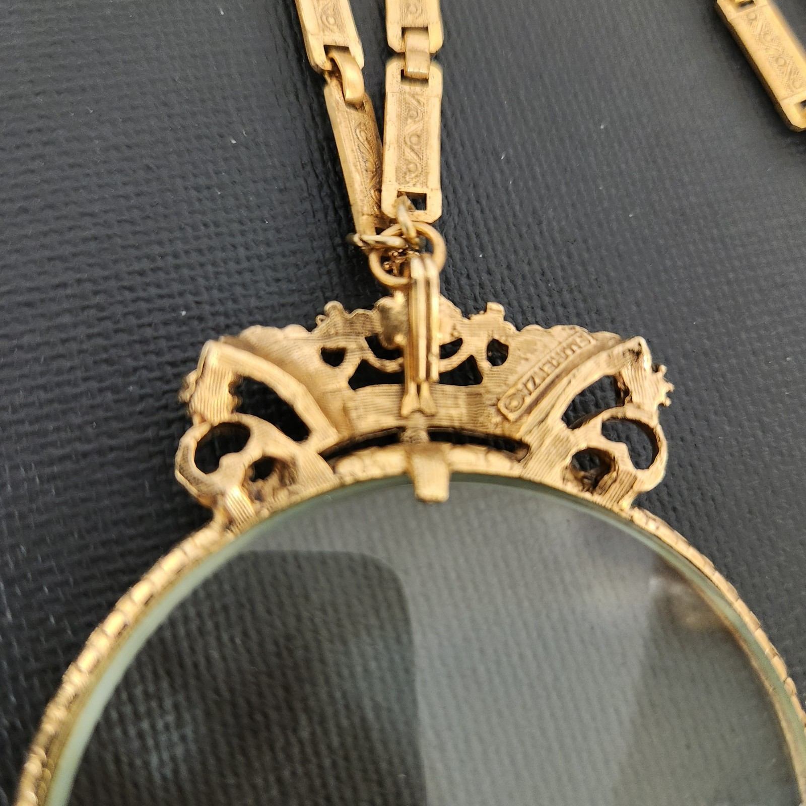 Vintage Florenza Magnifying Glass Pendant Necklace Repousse Bar Link Chain