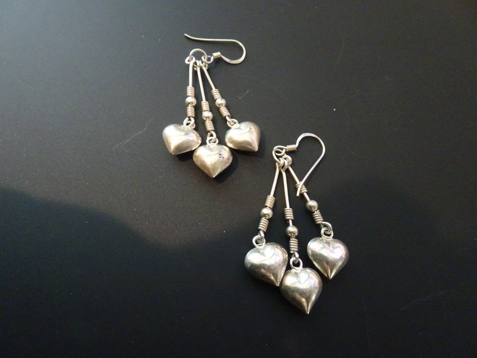 #439–VINTAGE STERLING SILVER PUFF HEART EARRINGS-925