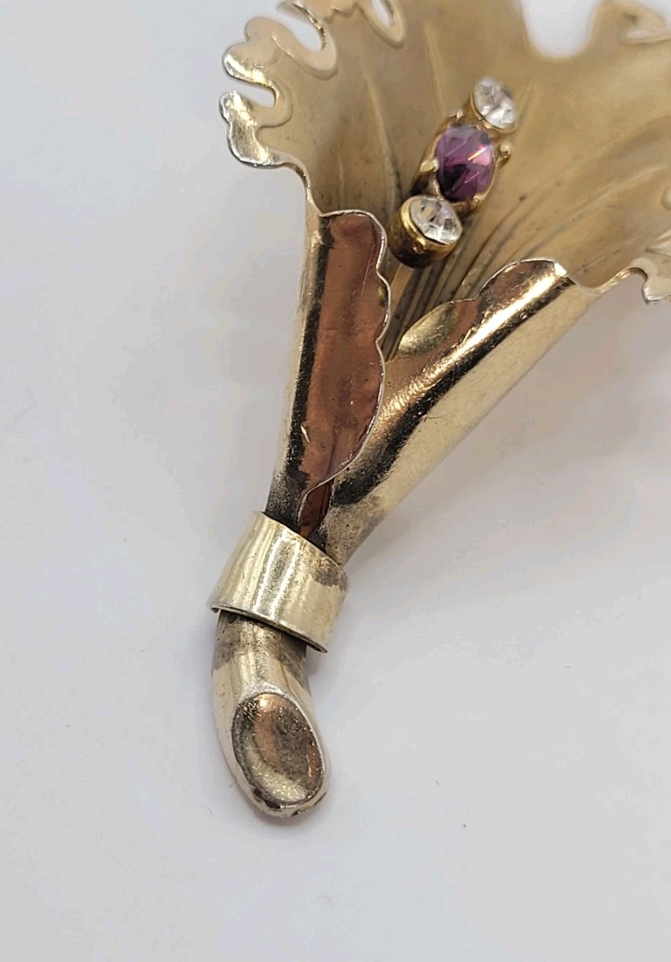 Vintage 3D Gold Plated Leaf Brooch Purple & White Rhinestone Seeds Lettuce Edge