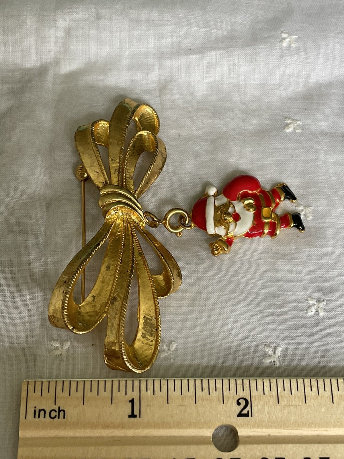 Vintage Phister Ent Christmas Jewelry Brooch Pin Santa Gold Tone Bow YT-47