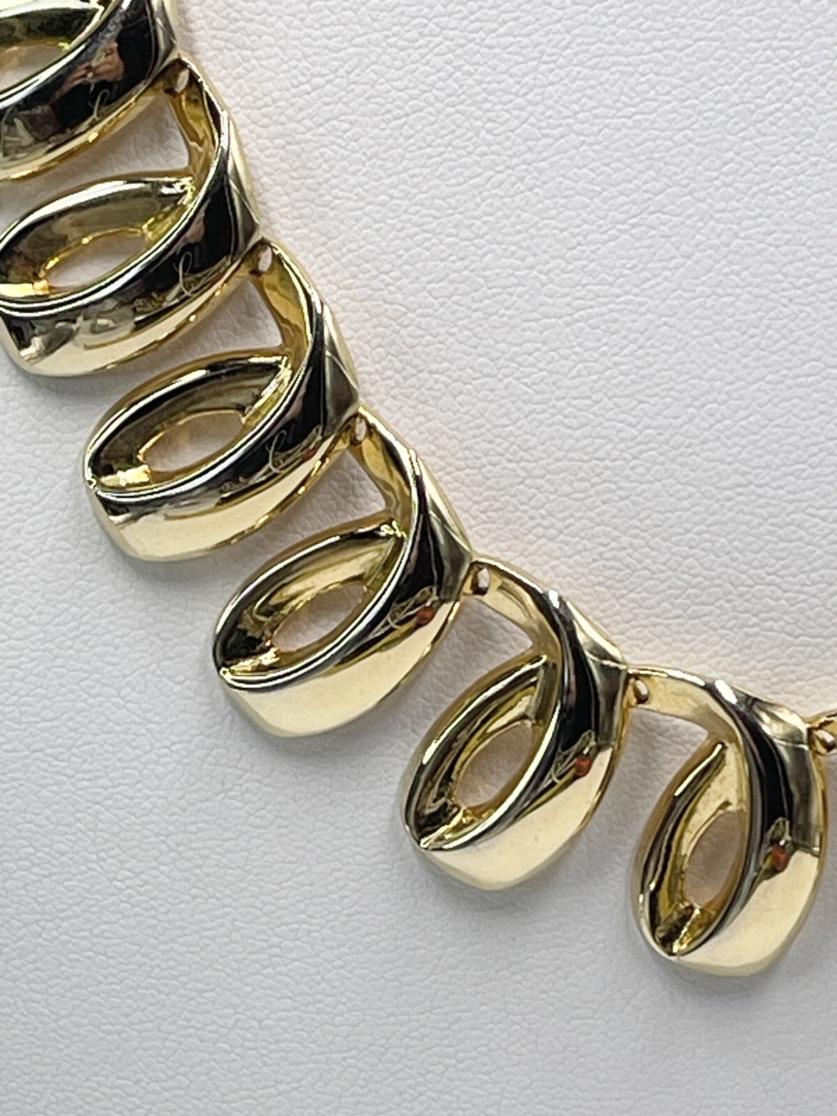 Vintage Necklace Gold Tone Swirl Design Ribbon Toggle Clasp 17 inch