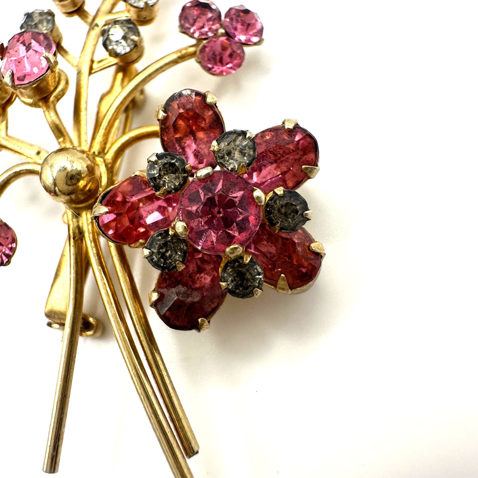Vintage gold tone pink clear rhinestones flowers floral bouquet brooch pin
