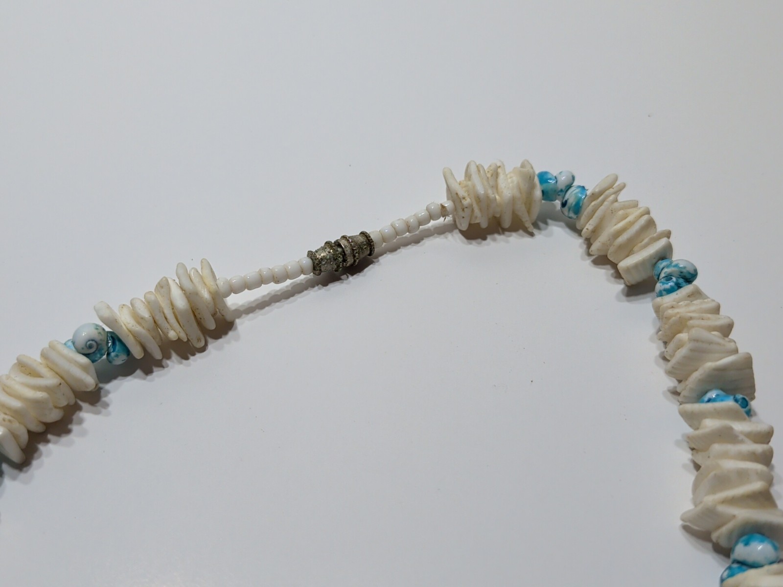 ✨VINTAGE✨ Blue and White Puka Shell and Turquoise Sea shells Necklace 17½ In