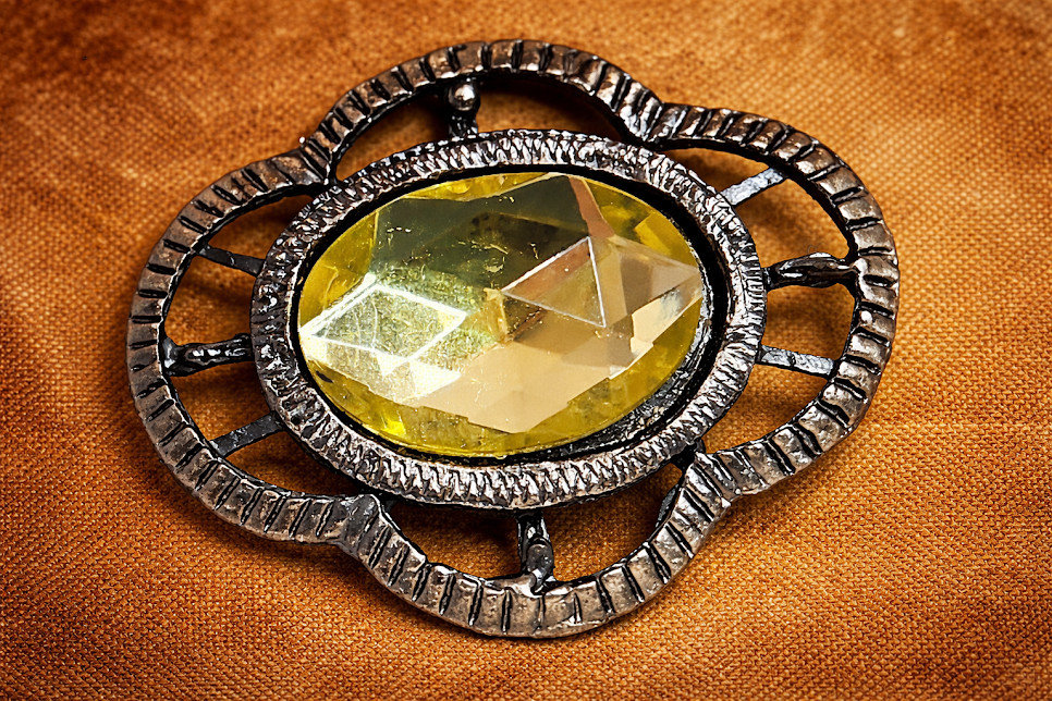 Vintage Silver Tone Brooch w/ Large Faceted Yellow Stone 2″x.5″x1.5″