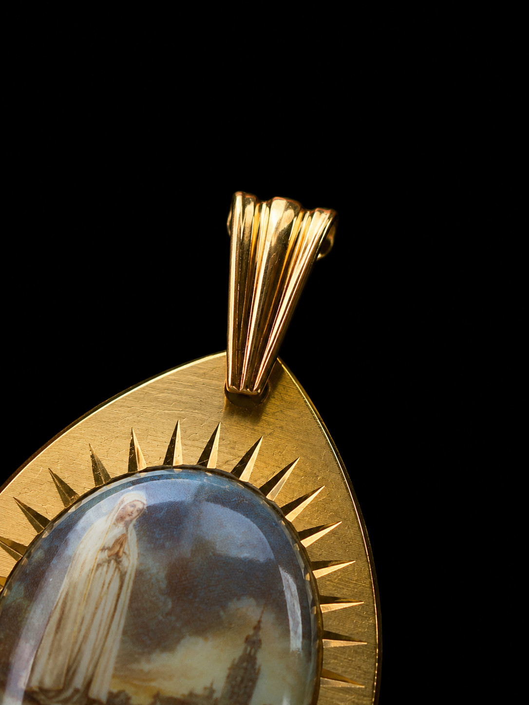 Vintage 18K Gold Virgin Mary Apparition Pendant Catholic Religious EstateJewelry