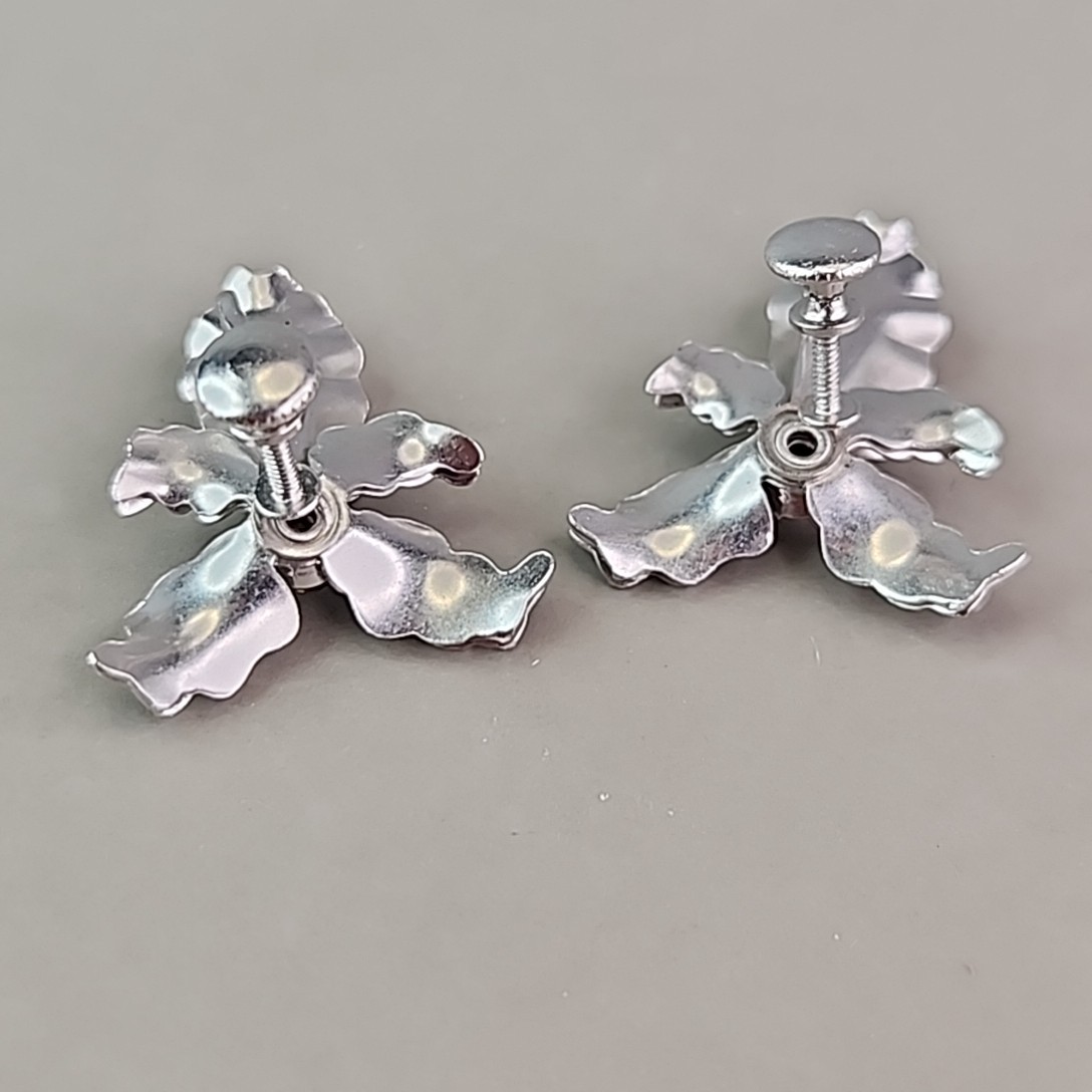 Vintage Flower Screw Back Earrings Orchid Purple Rhinestone Silver Tone 1″