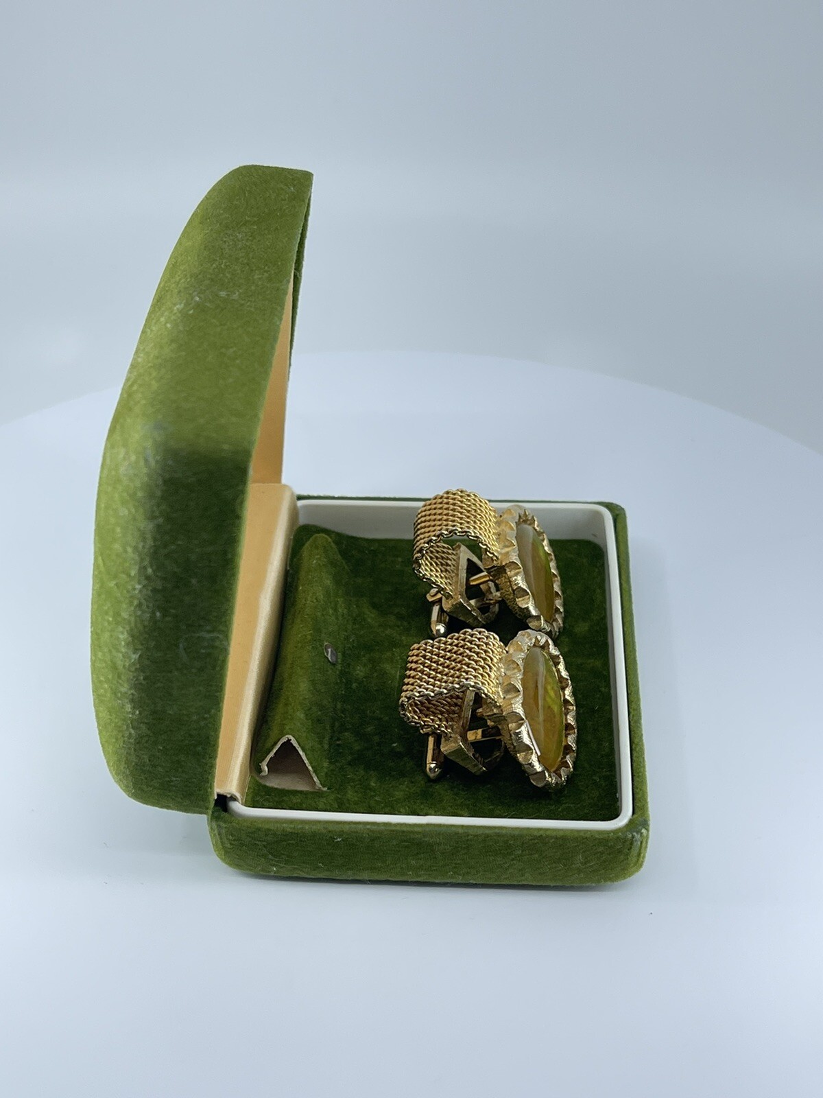 Swank Wrap Cufflinks oval green and brown resin Ruffled edge design