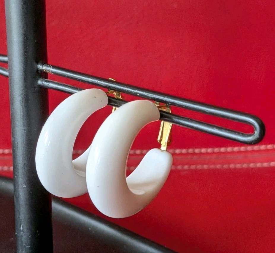 Vintage Classic TRIFARI Acrylic WHITE Hoop Gold Tone 1 ¼” Pierced Post Earrings