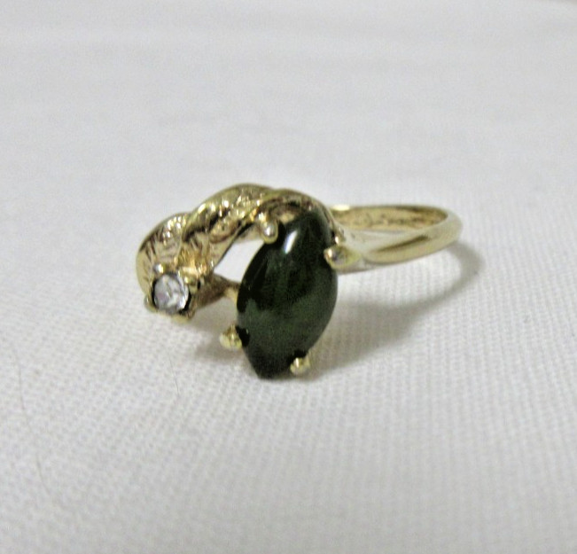 Vintage 18k HGE Jade and Cubic Zirconia Ring Size 6 3/4