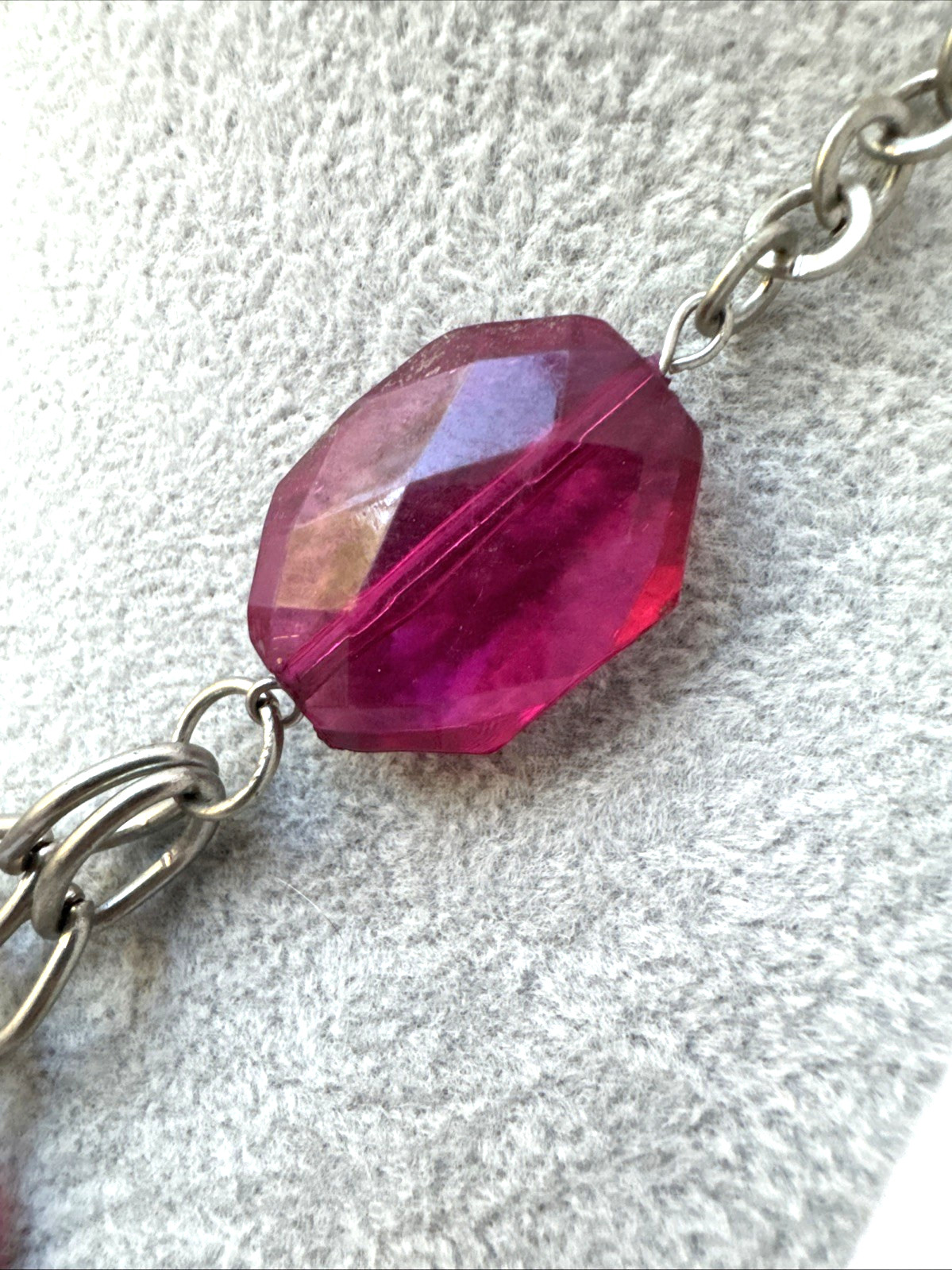 y2k 1990 2000s Modernist Metal Jewelry VTG Barbie Pink Magenta bright necklace