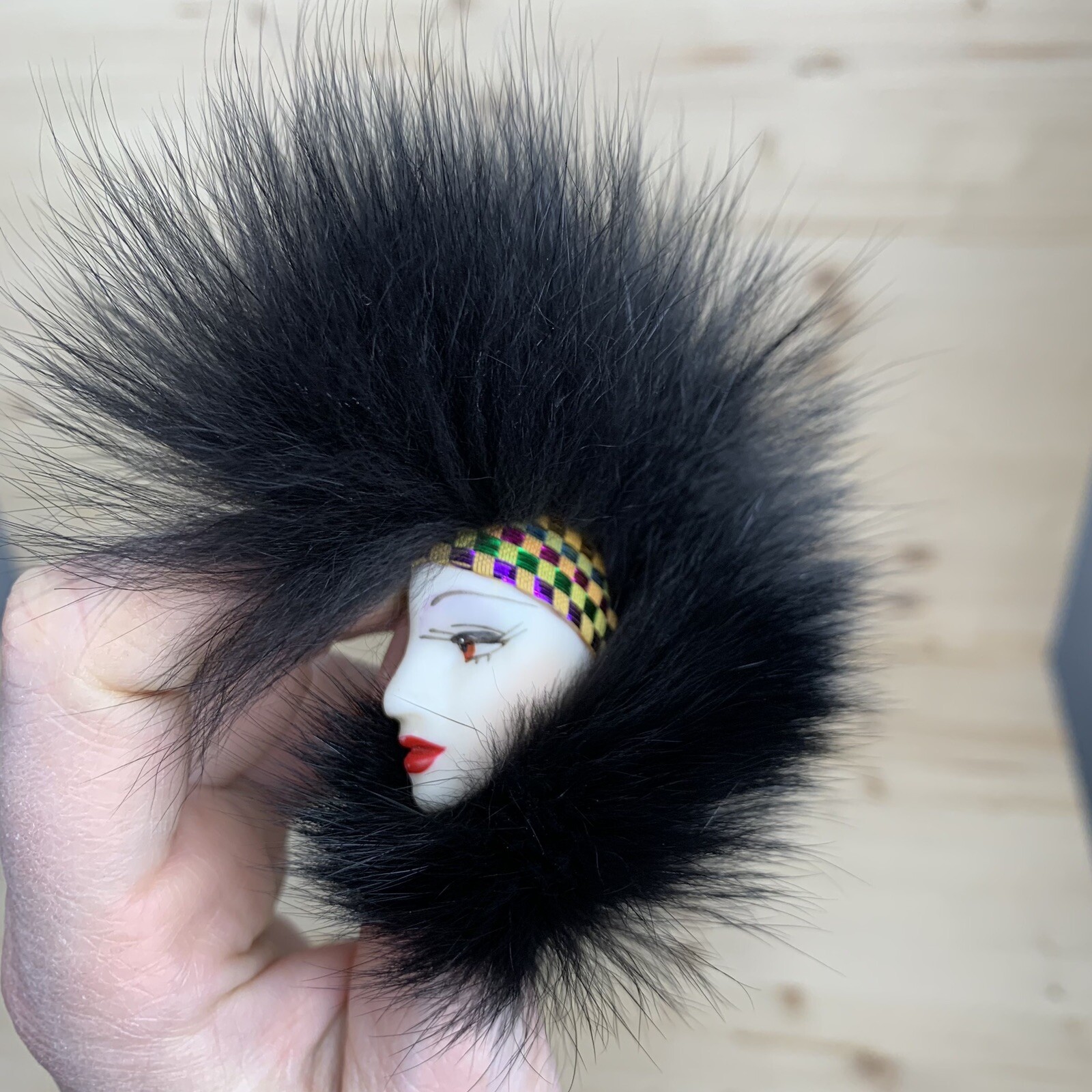 Vintage Art Deco Style Flapper Lady Black Faux Fur Collar Hat Brooch Pin