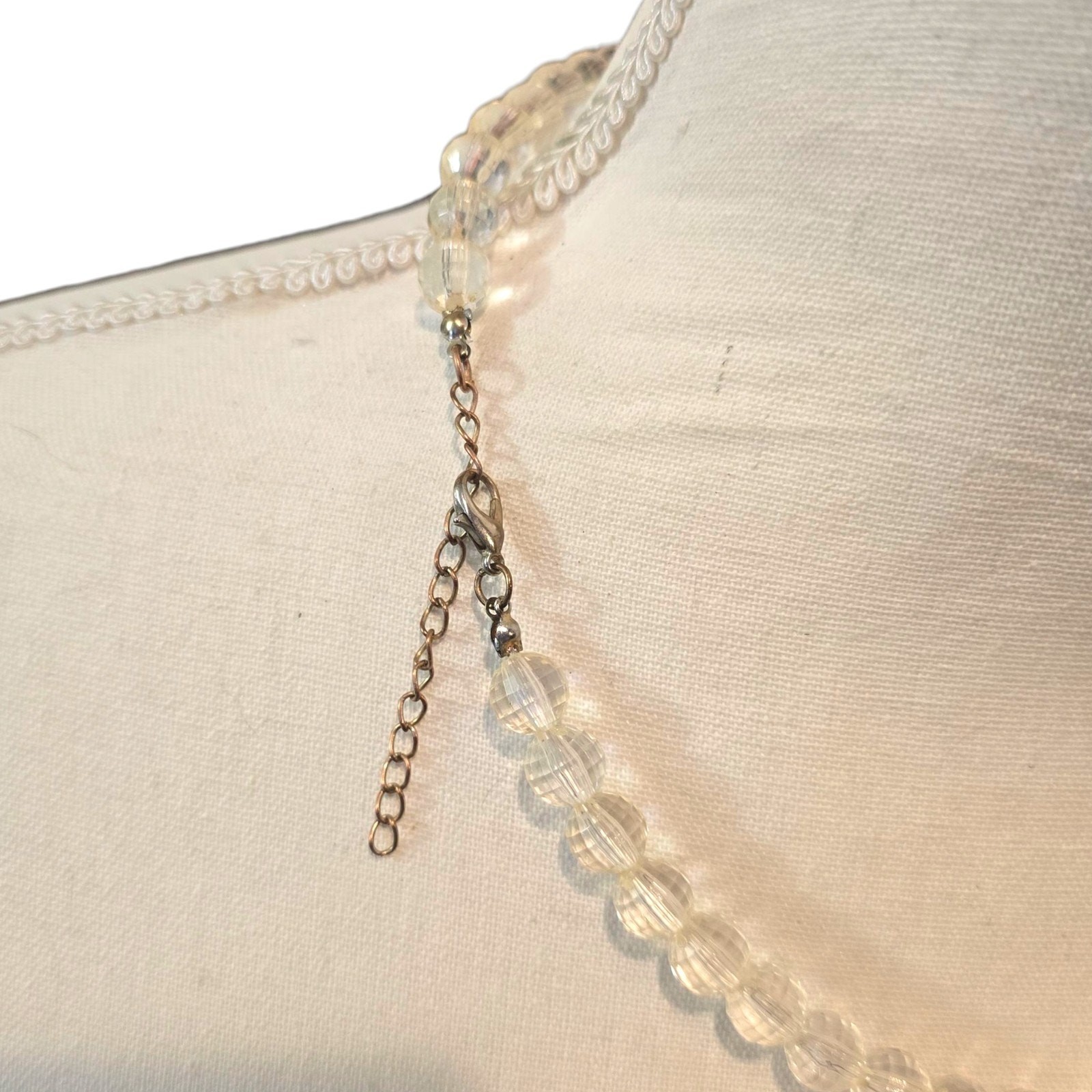 Vintage Necklace Chunky Cream Acrylic Oval Beads Silver Tone Spacers 21″ SKU2275