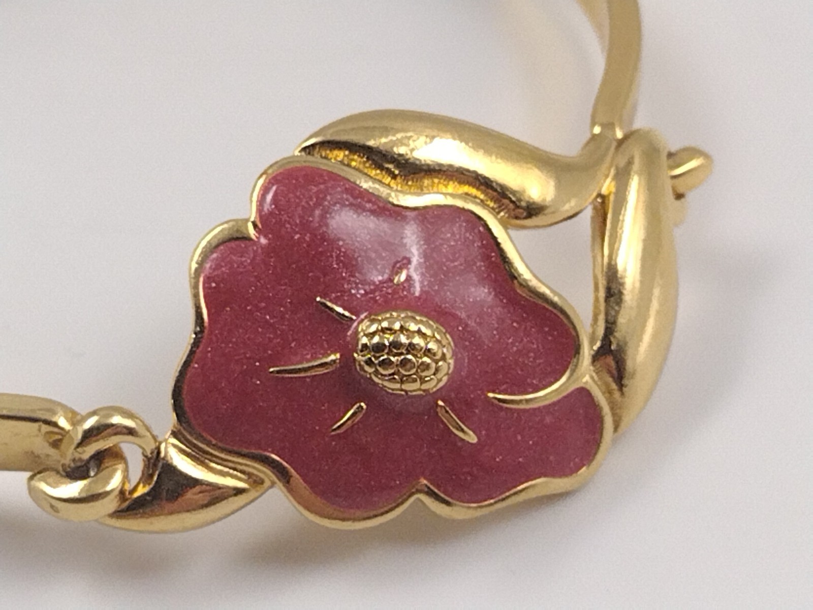 Unbranded Gold Tone Bracelet With Pink Enamel Flower Hook Closure About 8 1/2 In
