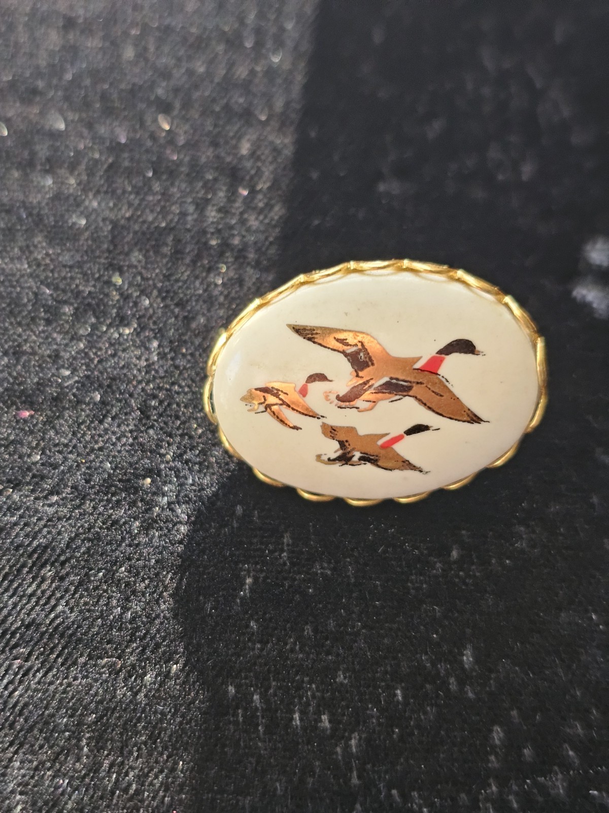 Vintage Brooch/Pin Ducks Flying Glass Oval Gold Tone Frame Gold Red Black