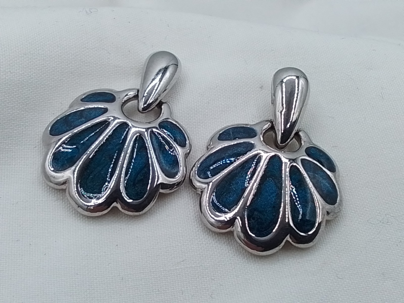 DANGLE DROP USA VINTAGE SEASHELL SHAPE NAUTICAL ENAMEL INLAY PIERCED EARRINGS