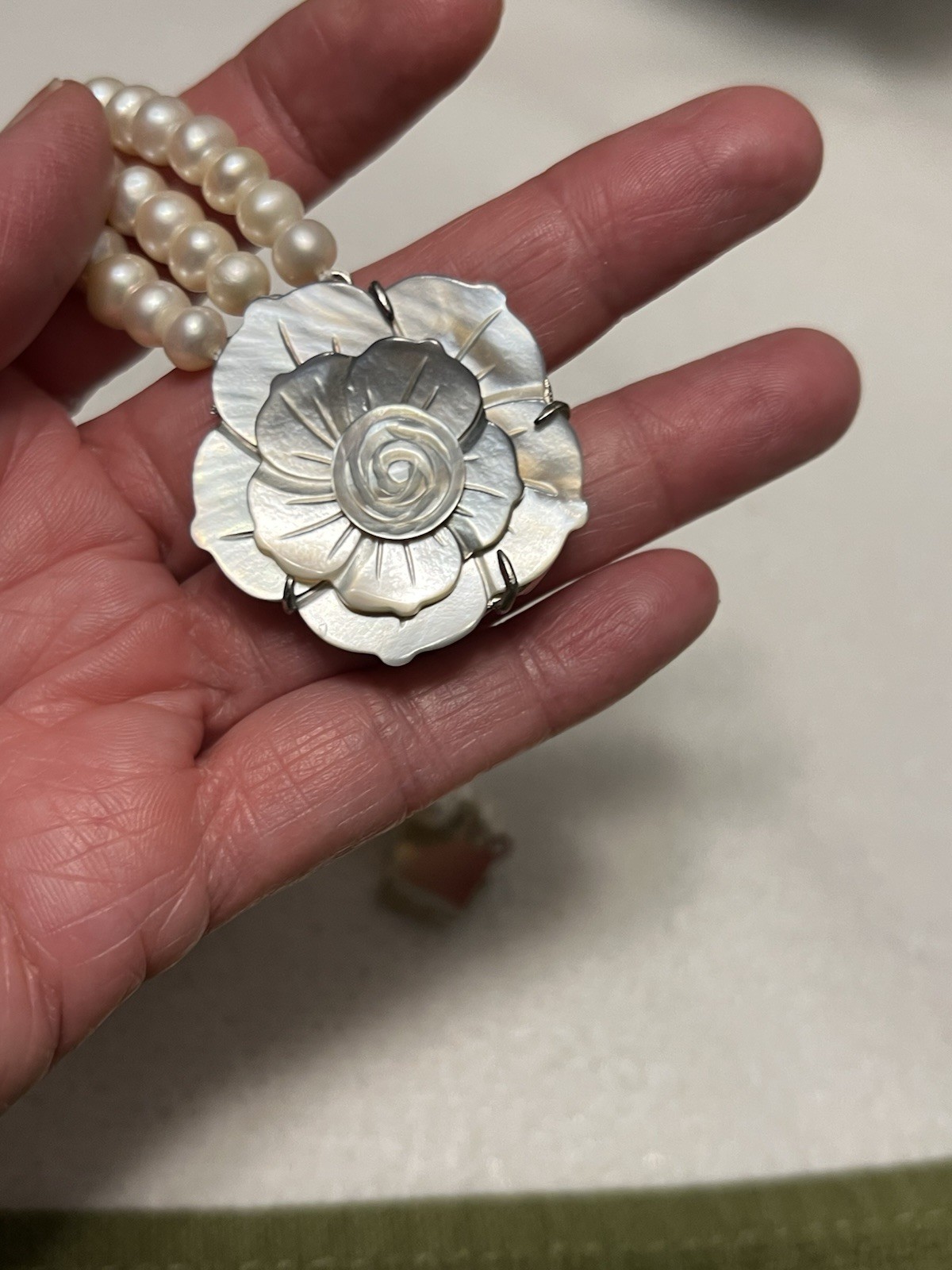 ESTATE 3 STRAND GENUINE WHITE PEARL NECKLACE 18-19” ABALONE FLOWER CLASP