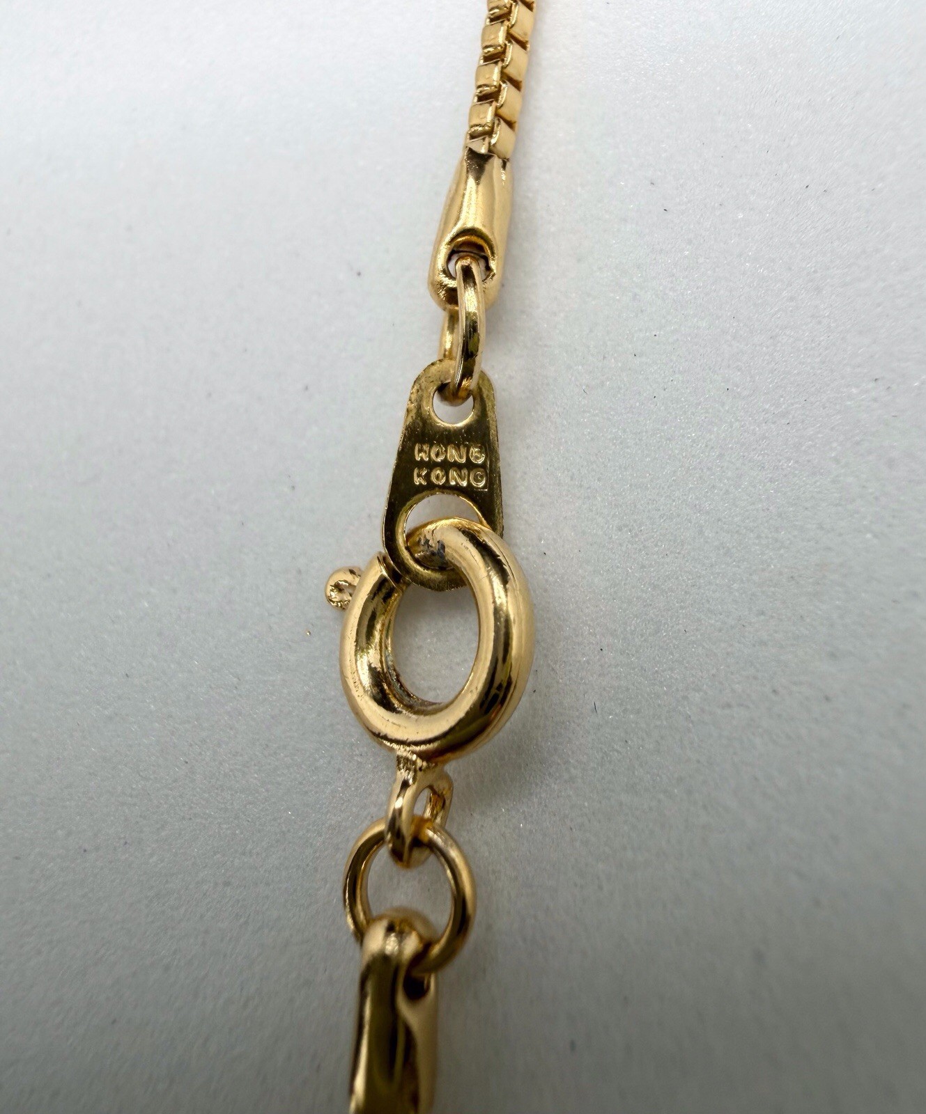 Gold Tone Sea Shell Beach Motif Pendant Vintage Necklace Box Chain 15”