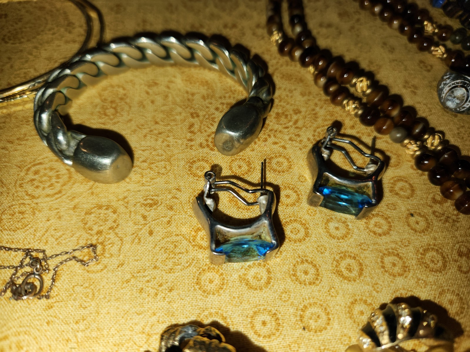 Vtg Mixed Lot of Jewelry Jade, Coral,pearls,tigers Eye, #825
