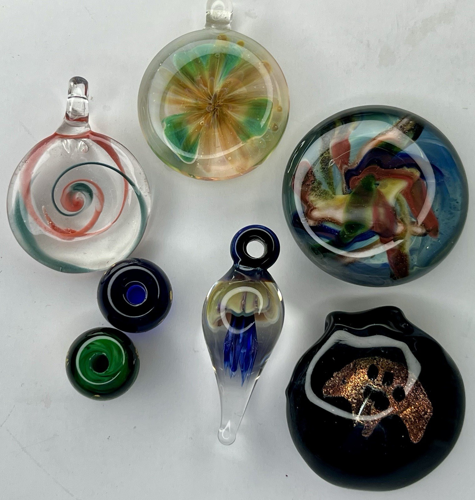 Lot Of 46 Artisan HandBlown Art Glass Flower Pendants Beads Murano Style In Case